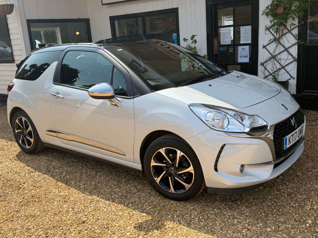 A 2017 DS AUTOMOBILES DS 3 CABRIO 1.2 PureTech Elegance Cabriolet 2dr Petrol Manual Euro 6 (s/s) (110 ps) A 2017 DS AUTOMOBILES DS 3 CABRIO 1.2 PureTech Elegance Cabriolet 2dr Petrol Manual Euro 6 (s/s) (110 ps)