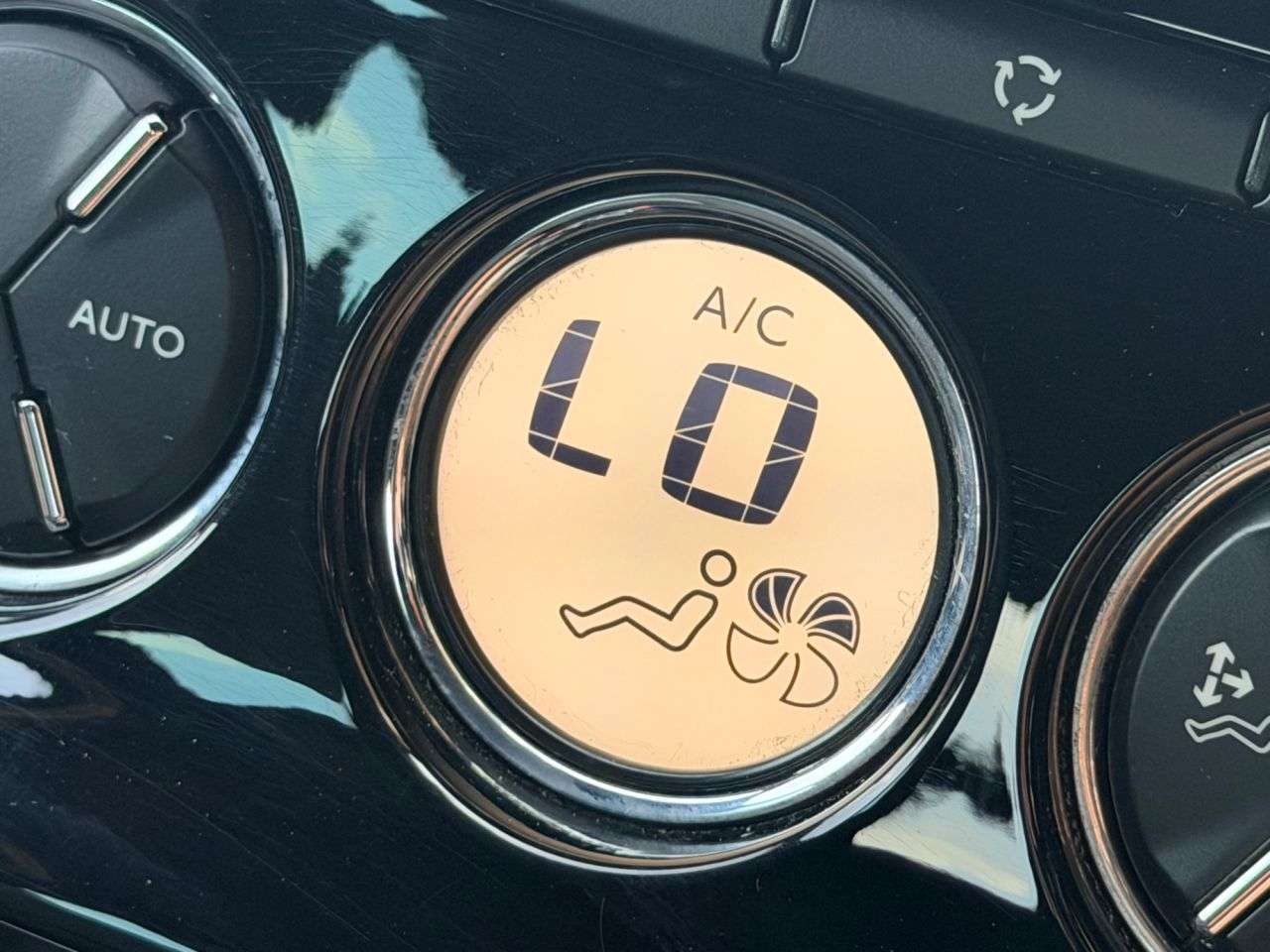 2017 DS AUTOMOBILES DS 3 CABRIO 2017 DS AUTOMOBILES DS 3 CABRIO