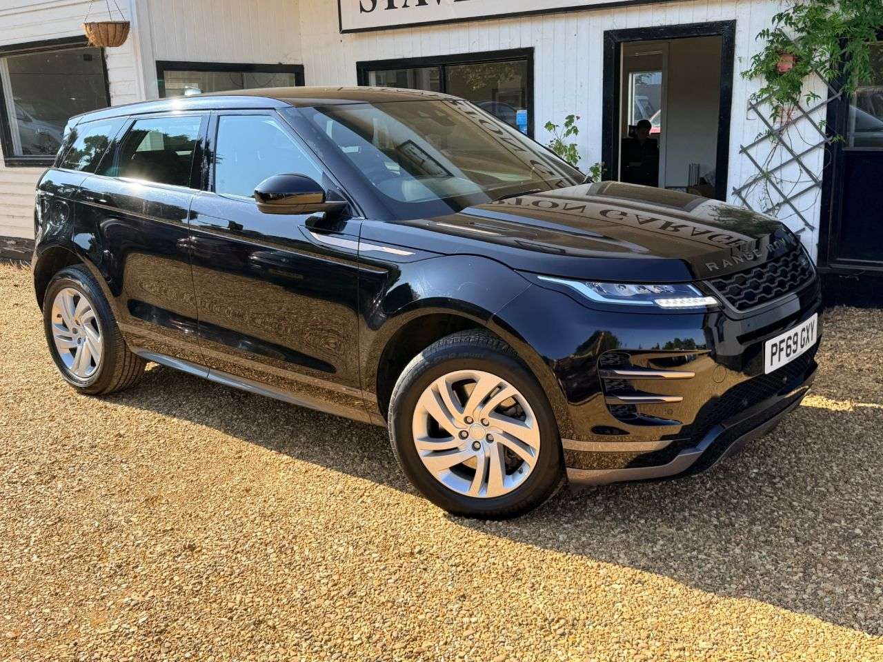 A 2019 LAND ROVER RANGE ROVER EVOQUE 2.0 P200 MHEV R-Dynamic S SUV 5dr Petrol Auto 4WD Euro 6 (s/s) (200 ps) A 2019 LAND ROVER RANGE ROVER EVOQUE 2.0 P200 MHEV R-Dynamic S SUV 5dr Petrol Auto 4WD Euro 6 (s/s) (200 ps)