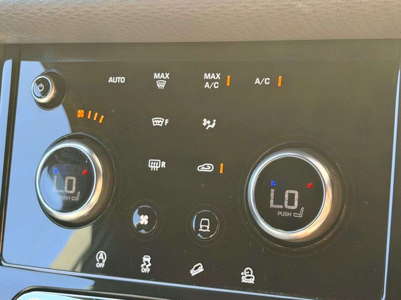 2019 LAND ROVER RANGE ROVER EVOQUE 2019 LAND ROVER RANGE ROVER EVOQUE