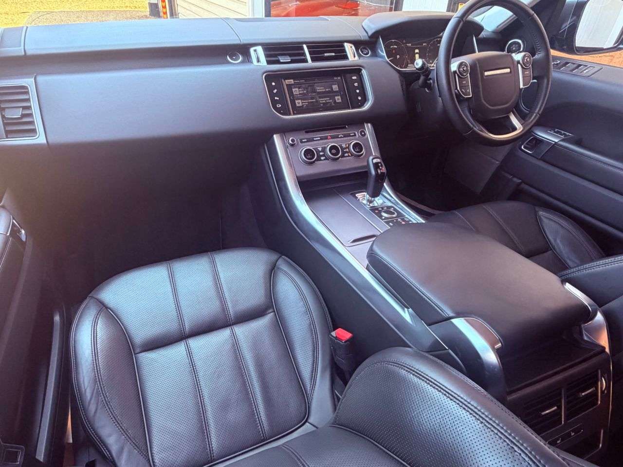 A 2017 LAND ROVER RANGE ROVER SPORT 3.0 SDV6 HSE SUV 5dr Diesel Auto 4WD Euro 6 (s/s) (306 ps) A 2017 LAND ROVER RANGE ROVER SPORT 3.0 SDV6 HSE SUV 5dr Diesel Auto 4WD Euro 6 (s/s) (306 ps)