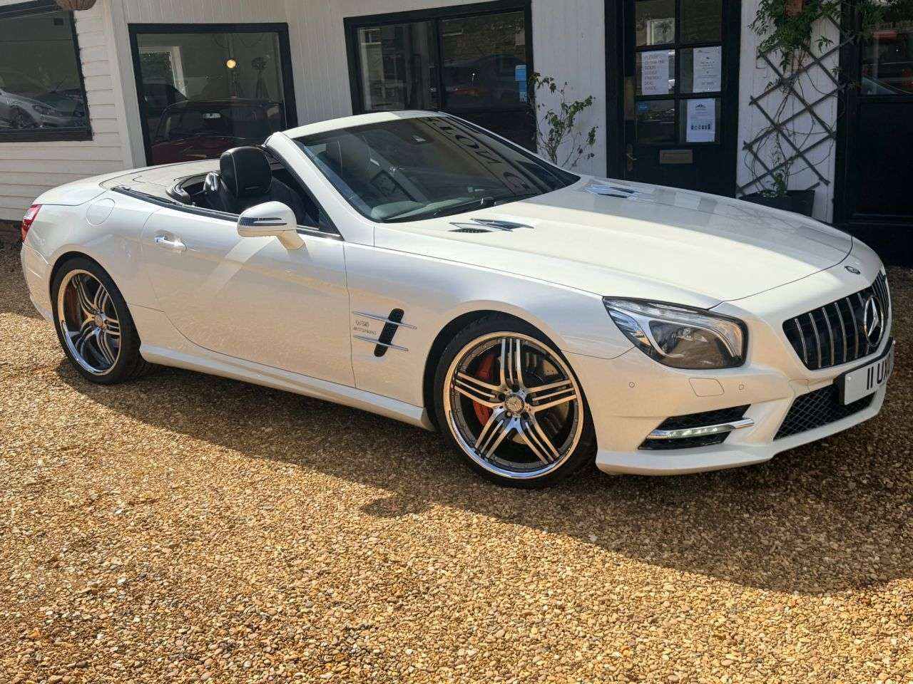 A 2012 MERCEDES-BENZ SL 4.7 SL500 V8 BlueEfficiency Convertible 2dr Petrol G-Tronic Euro 5 (s/s) (4 A 2012 MERCEDES-BENZ SL 4.7 SL500 V8 BlueEfficiency Convertible 2dr Petrol G-Tronic Euro 5 (s/s) (4