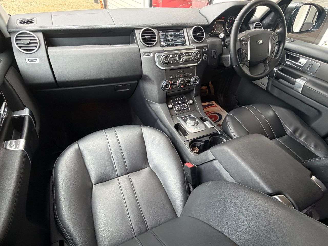 A 2014 LAND ROVER DISCOVERY 4 3.0 SD V6 XS SUV 5dr Diesel Auto 4WD Euro 5 (s/s) (255 bhp) A 2014 LAND ROVER DISCOVERY 4 3.0 SD V6 XS SUV 5dr Diesel Auto 4WD Euro 5 (s/s) (255 bhp)