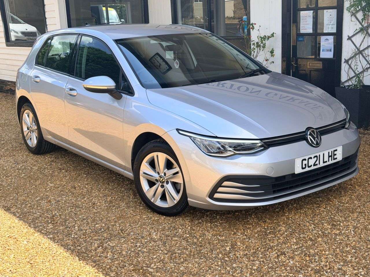 A 2021 VOLKSWAGEN GOLF 1.5 TSI Life Hatchback 5dr Petrol Manual Euro 6 (s/s) (150 ps) A 2021 VOLKSWAGEN GOLF 1.5 TSI Life Hatchback 5dr Petrol Manual Euro 6 (s/s) (150 ps)