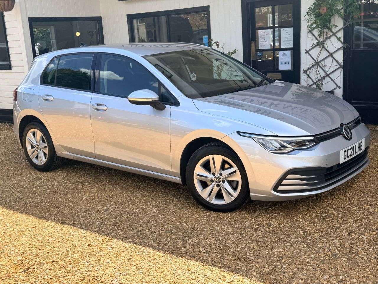 A 2021 VOLKSWAGEN GOLF 1.5 TSI Life Hatchback 5dr Petrol Manual Euro 6 (s/s) (150 ps) A 2021 VOLKSWAGEN GOLF 1.5 TSI Life Hatchback 5dr Petrol Manual Euro 6 (s/s) (150 ps)