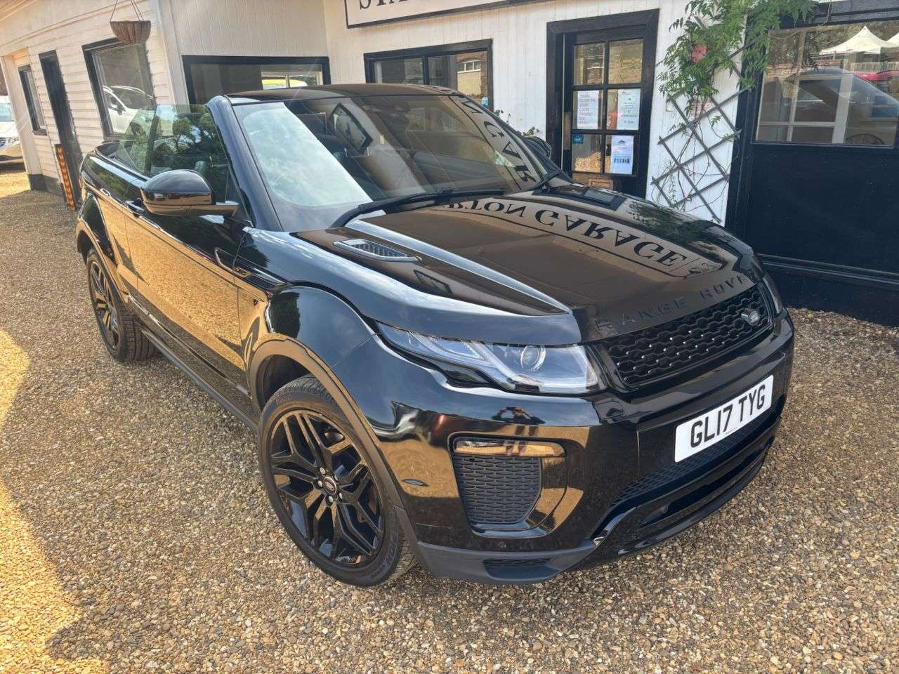 A 2017 LAND ROVER RANGE ROVER EVOQUE 2.0 TD4 HSE Dynamic Convertible 2dr Diesel Auto 4WD Euro 6 (s/s) (180 ps) A 2017 LAND ROVER RANGE ROVER EVOQUE 2.0 TD4 HSE Dynamic Convertible 2dr Diesel Auto 4WD Euro 6 (s/s) (180 ps)