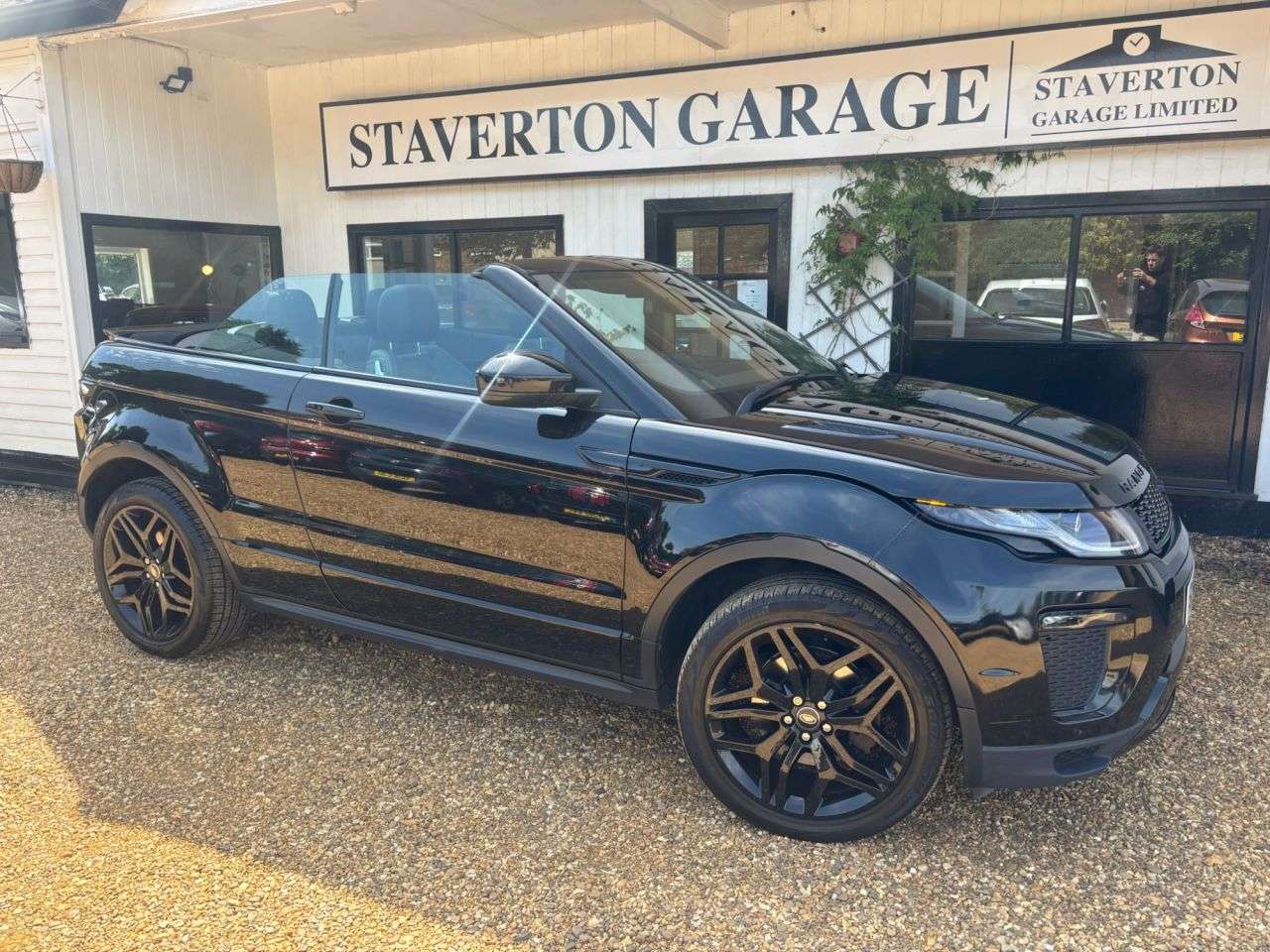 A 2017 LAND ROVER RANGE ROVER EVOQUE 2.0 TD4 HSE Dynamic Convertible 2dr Diesel Auto 4WD Euro 6 (s/s) (180 ps) A 2017 LAND ROVER RANGE ROVER EVOQUE 2.0 TD4 HSE Dynamic Convertible 2dr Diesel Auto 4WD Euro 6 (s/s) (180 ps)