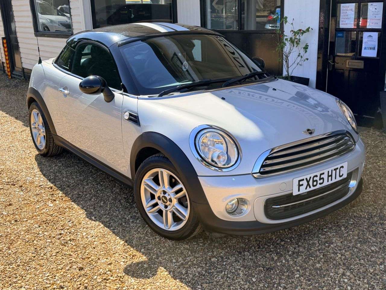 A 2015 MINI COUPE 1.6 Cooper Coupe 2dr Petrol Manual Euro 6 (s/s) (122 ps) A 2015 MINI COUPE 1.6 Cooper Coupe 2dr Petrol Manual Euro 6 (s/s) (122 ps)