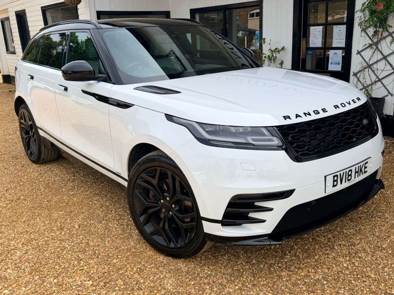 A 2018 LAND ROVER RANGE ROVER VELAR 3.0 SD6 V6 R-Dynamic S SUV 5dr Diesel Auto 4WD Euro 6 (s/s) (300 ps) A 2018 LAND ROVER RANGE ROVER VELAR 3.0 SD6 V6 R-Dynamic S SUV 5dr Diesel Auto 4WD Euro 6 (s/s) (300 ps)