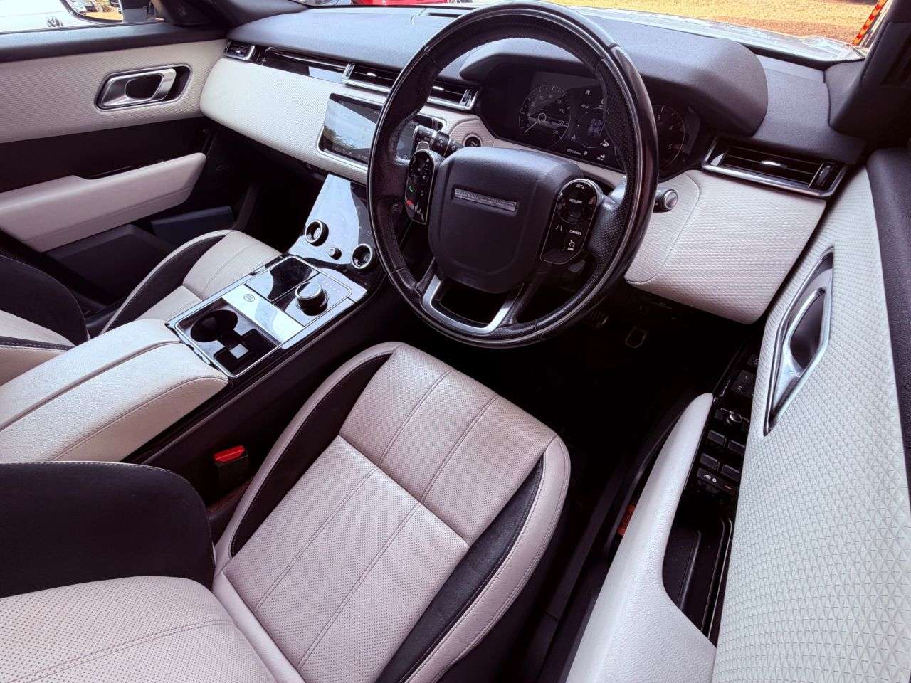 2018 LAND ROVER RANGE ROVER VELAR 2018 LAND ROVER RANGE ROVER VELAR