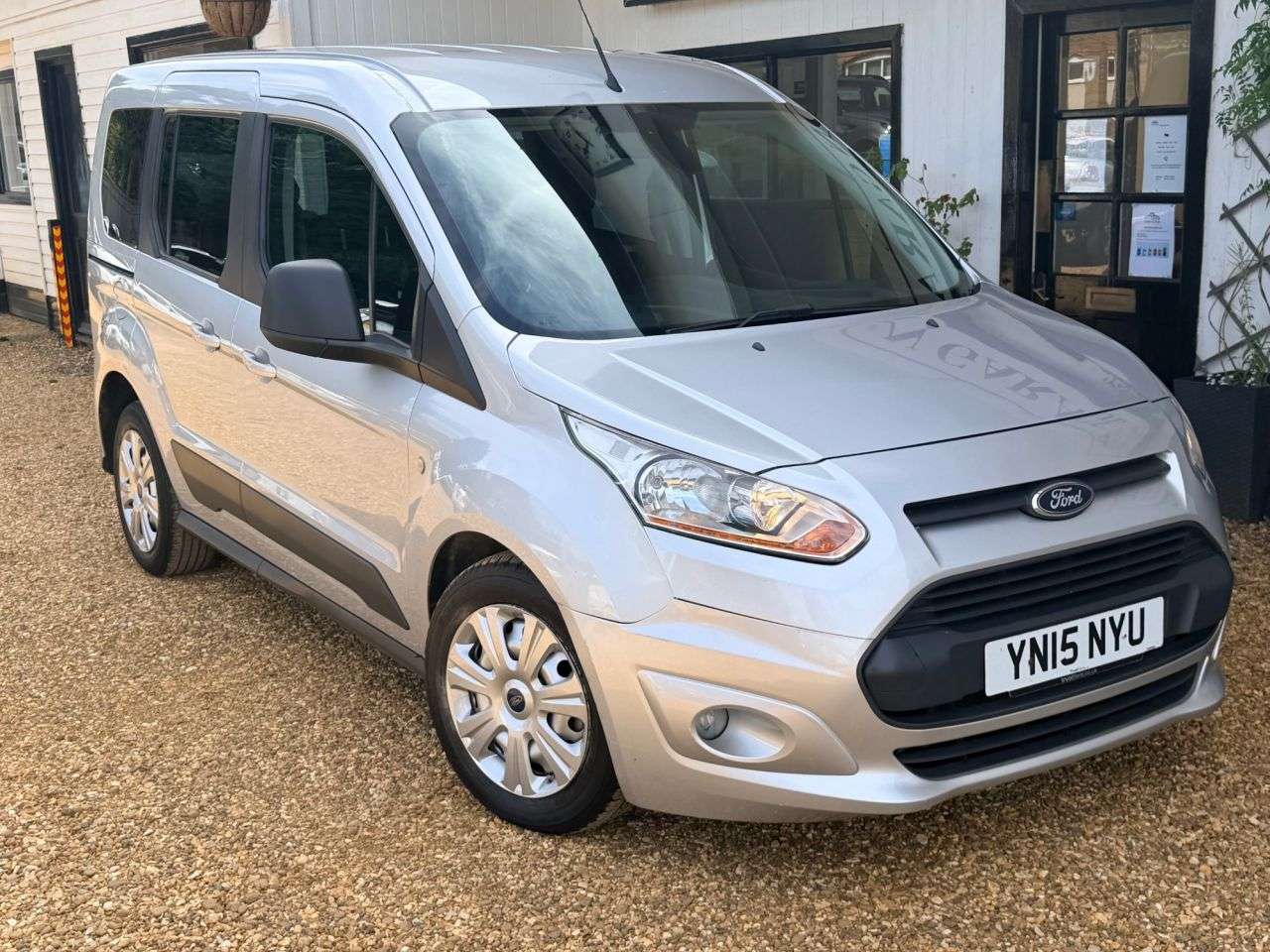 A 2015 FORD TOURNEO CONNECT 1.6 TDCi Zetec MPV 5dr Diesel Manual Euro 5 (95 ps) A 2015 FORD TOURNEO CONNECT 1.6 TDCi Zetec MPV 5dr Diesel Manual Euro 5 (95 ps)