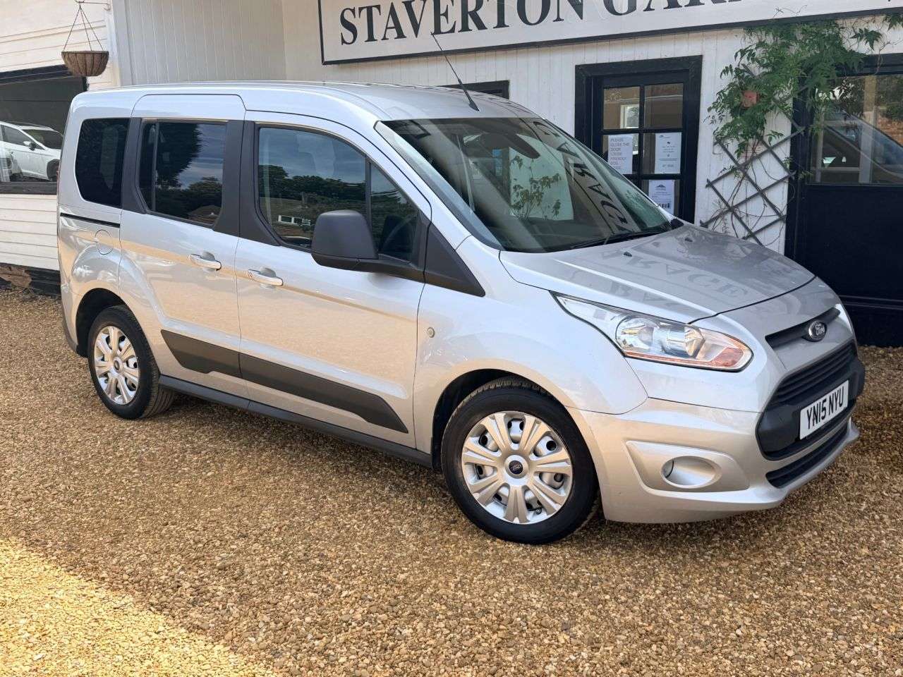A 2015 FORD TOURNEO CONNECT 1.6 TDCi Zetec MPV 5dr Diesel Manual Euro 5 (95 ps) A 2015 FORD TOURNEO CONNECT 1.6 TDCi Zetec MPV 5dr Diesel Manual Euro 5 (95 ps)