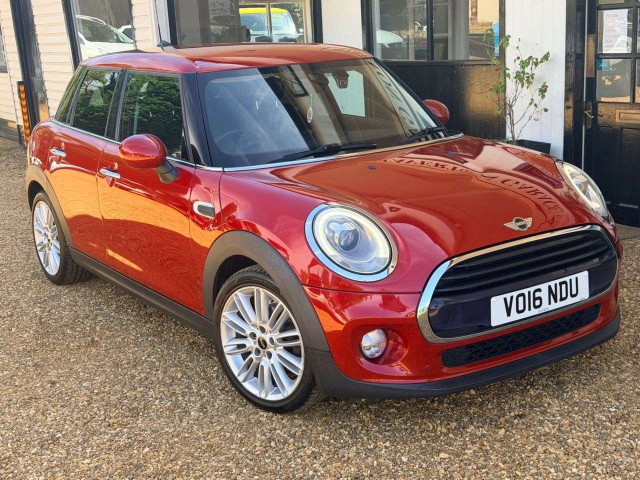 A 2016 MINI HATCH 1.5 Cooper D Hatchback 5dr Diesel Manual Euro 6 (s/s) (116 ps) A 2016 MINI HATCH 1.5 Cooper D Hatchback 5dr Diesel Manual Euro 6 (s/s) (116 ps)