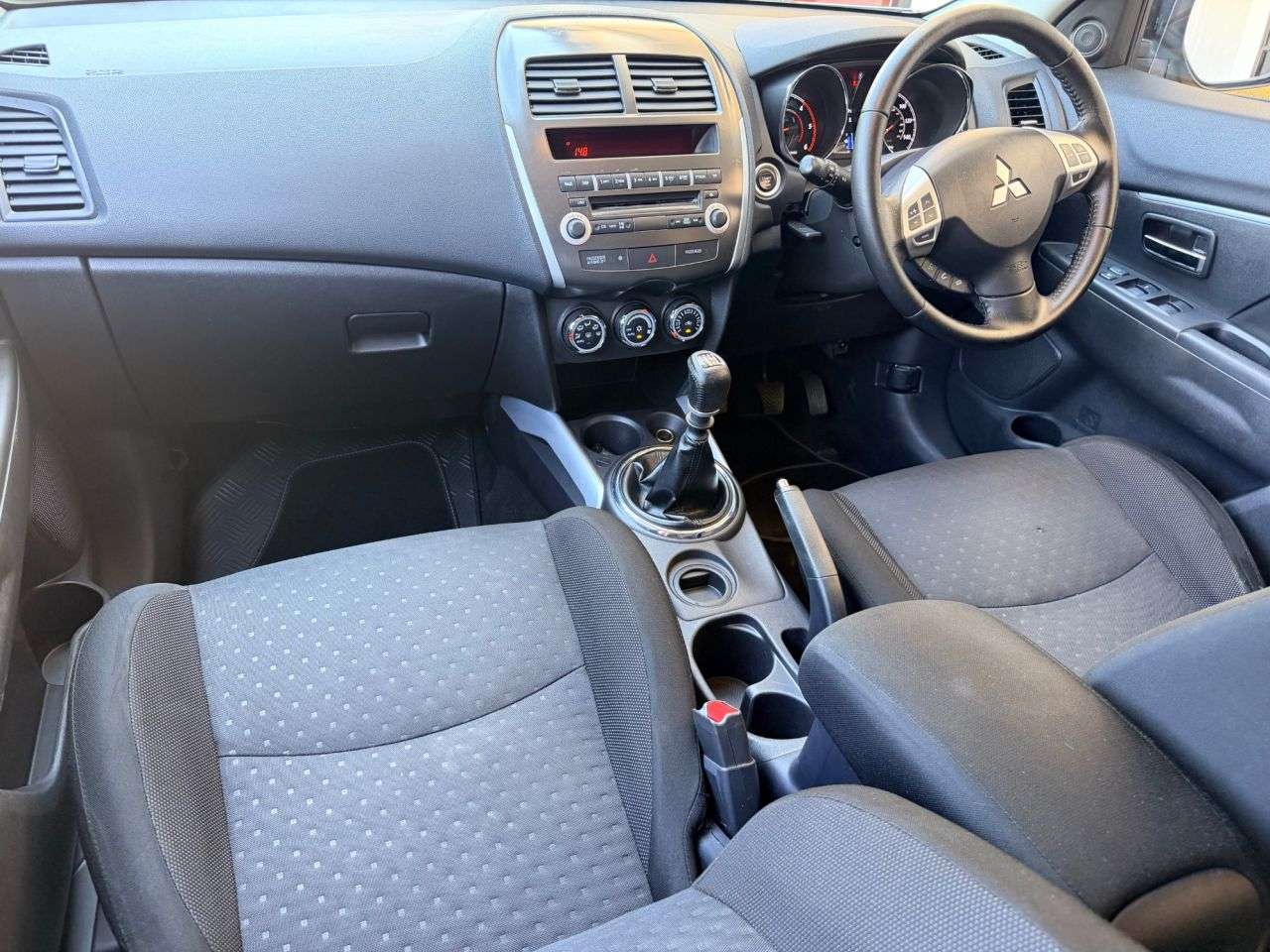 A 2013 MITSUBISHI ASX 1.8D 3 SUV 5dr Diesel Manual Euro 5 (114 ps) A 2013 MITSUBISHI ASX 1.8D 3 SUV 5dr Diesel Manual Euro 5 (114 ps)