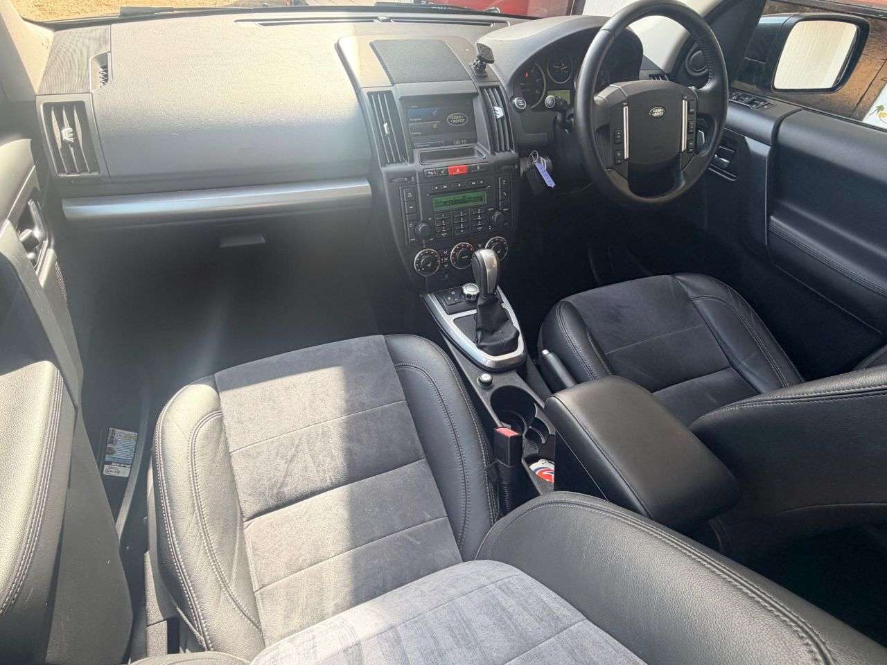 A 2010 LAND ROVER FREELANDER 2 2.2 SD4 XS SUV 5dr Diesel CommandShift 4WD Euro 5 (190 ps) A 2010 LAND ROVER FREELANDER 2 2.2 SD4 XS SUV 5dr Diesel CommandShift 4WD Euro 5 (190 ps)