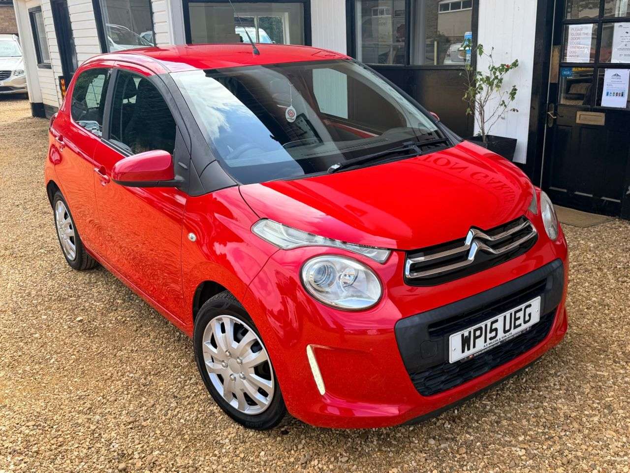 A 2015 CITROEN C1 1.0 VTi Feel Hatchback 5dr Petrol Manual Euro 5 (Euro 5) (68 ps) A 2015 CITROEN C1 1.0 VTi Feel Hatchback 5dr Petrol Manual Euro 5 (Euro 5) (68 ps)