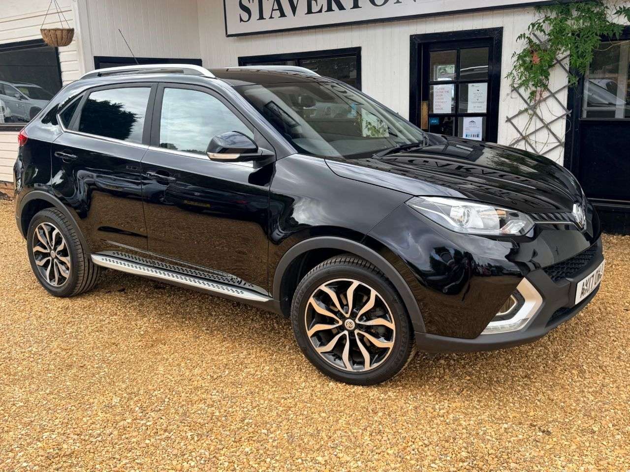 A 2017 MG GS 1.5 TGI Exclusive SUV 5dr Petrol Manual Euro 6 (s/s) (160 ps) A 2017 MG GS 1.5 TGI Exclusive SUV 5dr Petrol Manual Euro 6 (s/s) (160 ps)