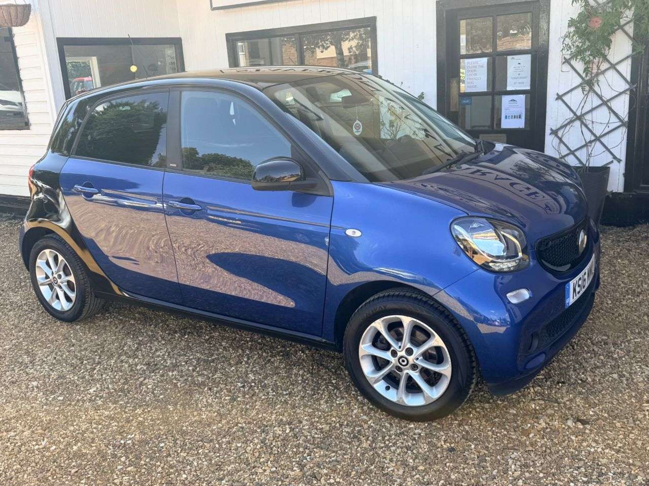 A 2016 SMART FORFOUR 1.0 Passion Hatchback 5dr Petrol Manual Euro 6 (s/s) (71 ps) A 2016 SMART FORFOUR 1.0 Passion Hatchback 5dr Petrol Manual Euro 6 (s/s) (71 ps)
