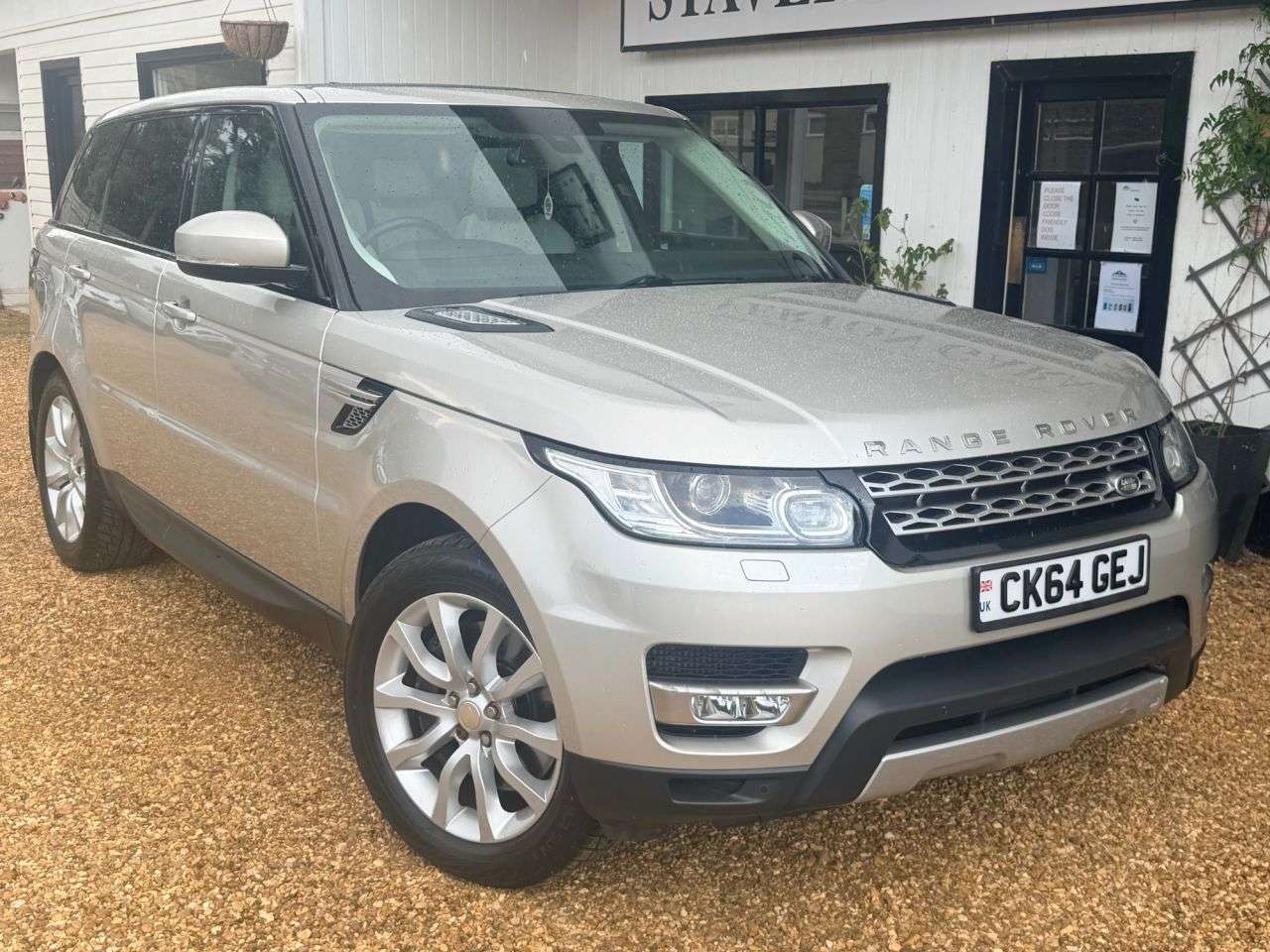 A 2015 LAND ROVER RANGE ROVER SPORT 3.0 SD V6 HSE SUV 5dr Diesel Auto 4WD Euro 5 (s/s) (306 ps) A 2015 LAND ROVER RANGE ROVER SPORT 3.0 SD V6 HSE SUV 5dr Diesel Auto 4WD Euro 5 (s/s) (306 ps)