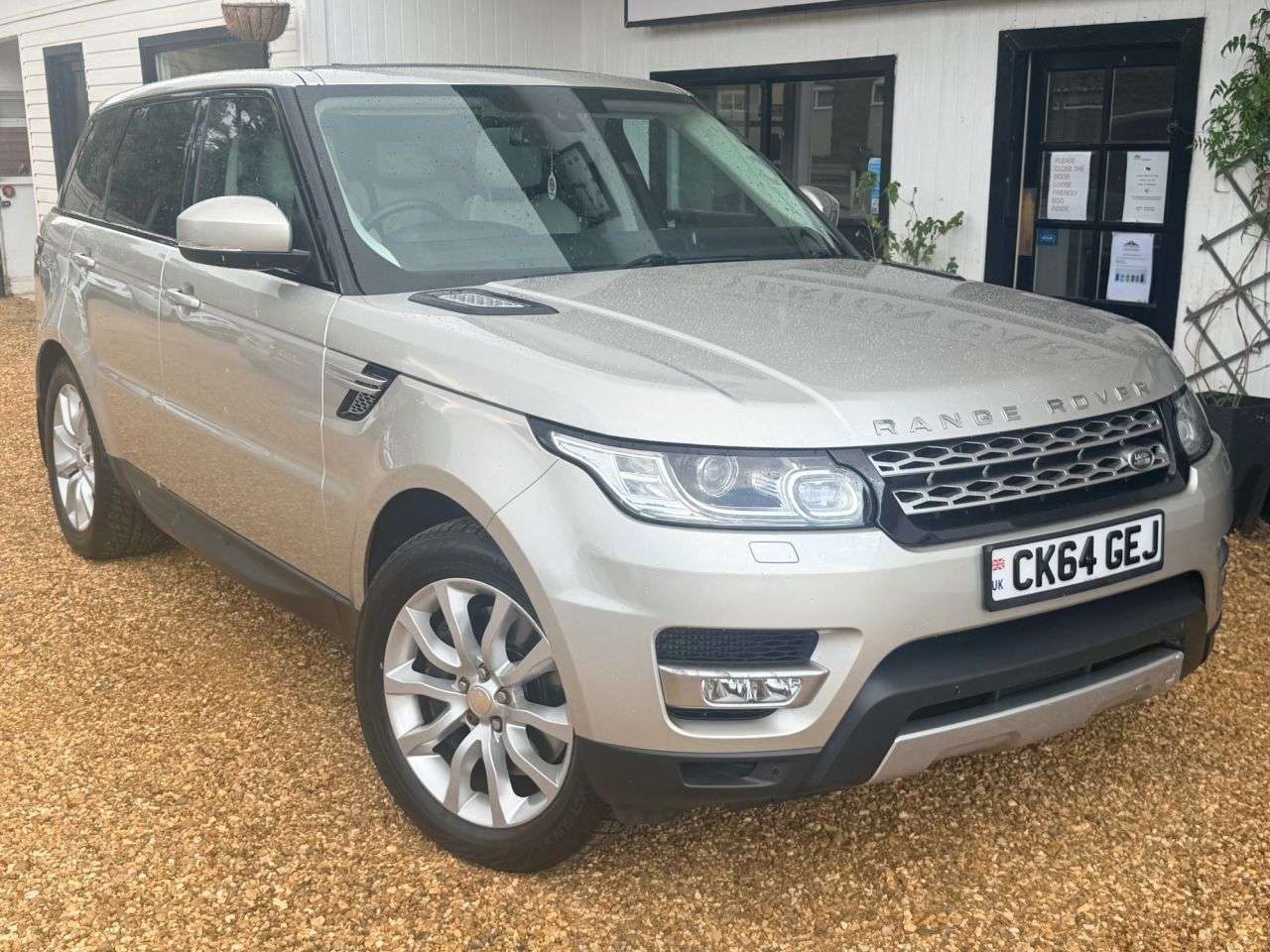 A 2015 LAND ROVER RANGE ROVER SPORT 3.0 SD V6 HSE SUV 5dr Diesel Auto 4WD Euro 5 (s/s) (306 ps) A 2015 LAND ROVER RANGE ROVER SPORT 3.0 SD V6 HSE SUV 5dr Diesel Auto 4WD Euro 5 (s/s) (306 ps)