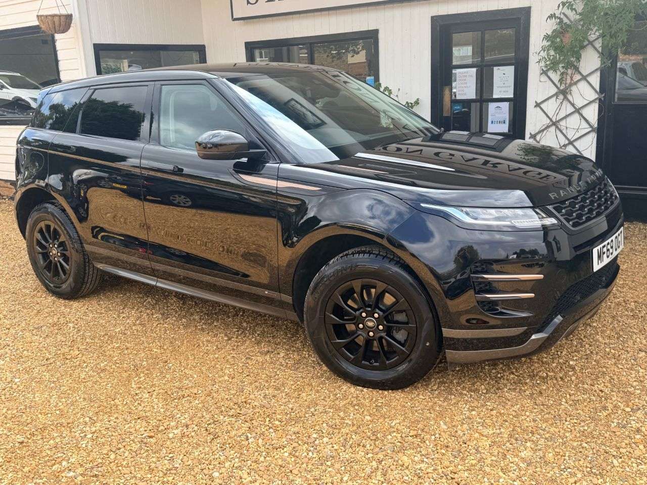 A 2019 LAND ROVER RANGE ROVER EVOQUE 2.0 D150 R-Dynamic SUV 5dr Diesel Auto 4WD Euro 6 (s/s) (150 ps) A 2019 LAND ROVER RANGE ROVER EVOQUE 2.0 D150 R-Dynamic SUV 5dr Diesel Auto 4WD Euro 6 (s/s) (150 ps)