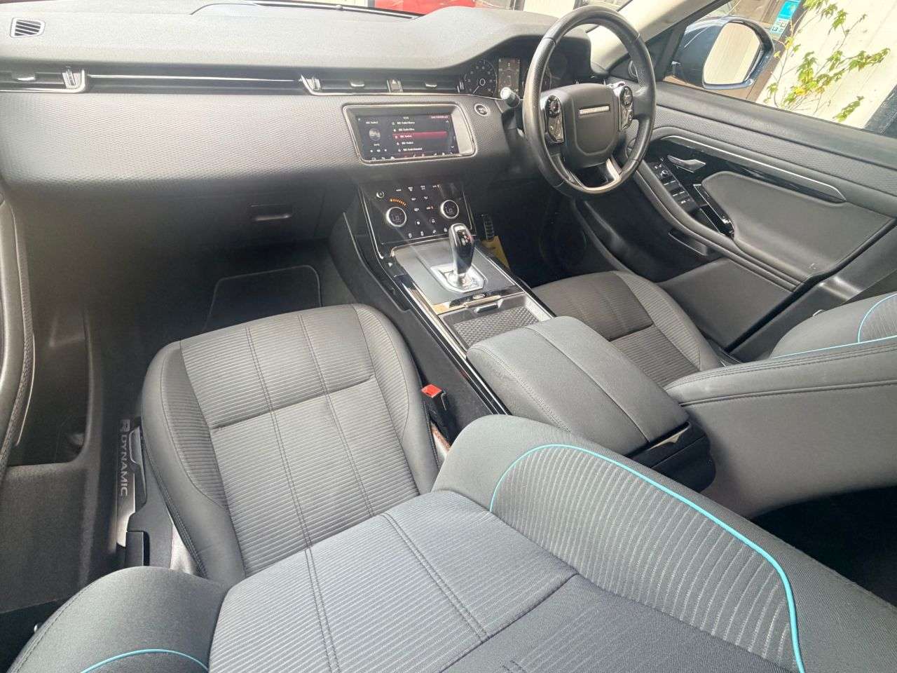 A 2019 LAND ROVER RANGE ROVER EVOQUE 2.0 D150 R-Dynamic SUV 5dr Diesel Auto 4WD Euro 6 (s/s) (150 ps) A 2019 LAND ROVER RANGE ROVER EVOQUE 2.0 D150 R-Dynamic SUV 5dr Diesel Auto 4WD Euro 6 (s/s) (150 ps)