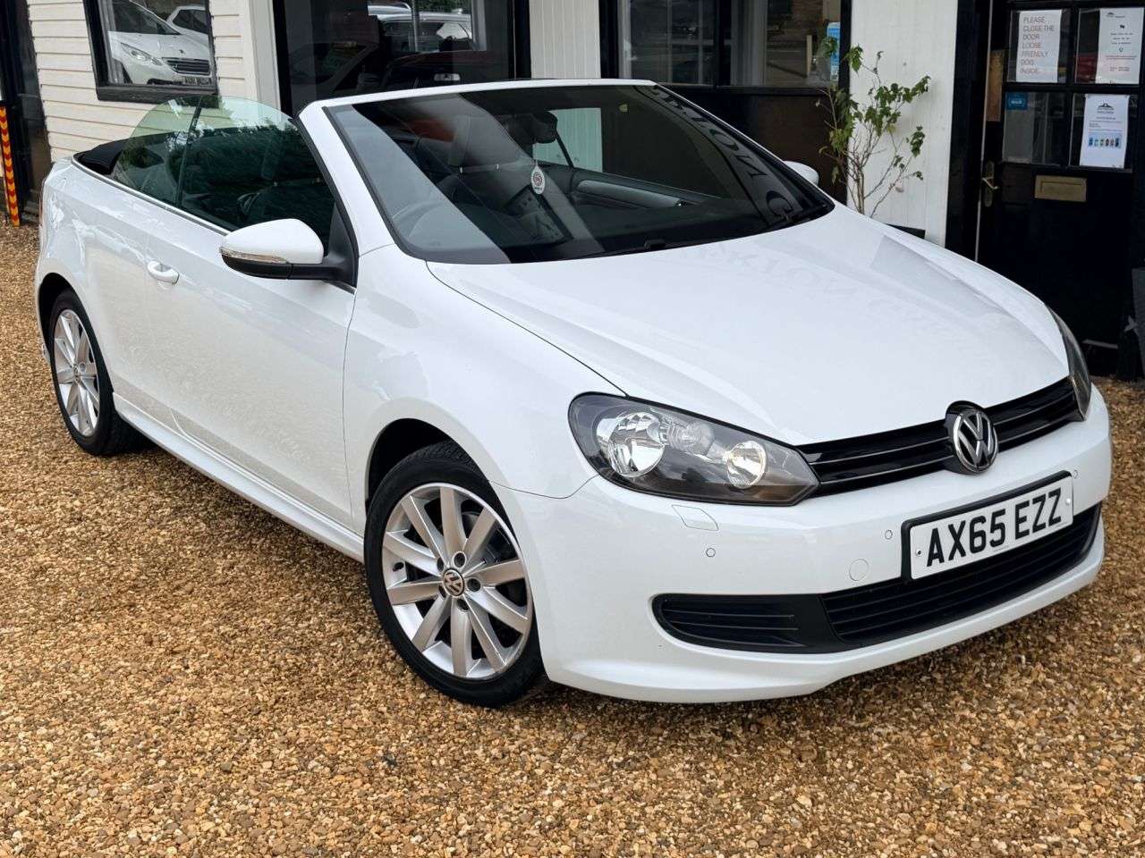 A 2016 VOLKSWAGEN GOLF 1.4 TSI S Cabriolet 2dr Petrol Manual Euro 5 (122 ps) A 2016 VOLKSWAGEN GOLF 1.4 TSI S Cabriolet 2dr Petrol Manual Euro 5 (122 ps)