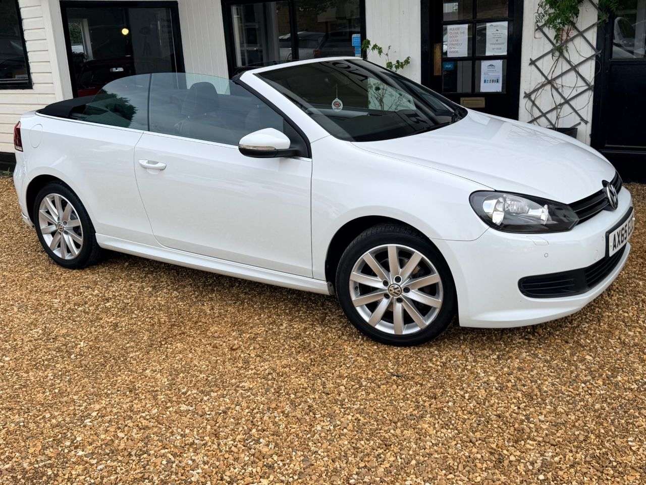 A 2016 VOLKSWAGEN GOLF 1.4 TSI S Cabriolet 2dr Petrol Manual Euro 5 (122 ps) A 2016 VOLKSWAGEN GOLF 1.4 TSI S Cabriolet 2dr Petrol Manual Euro 5 (122 ps)