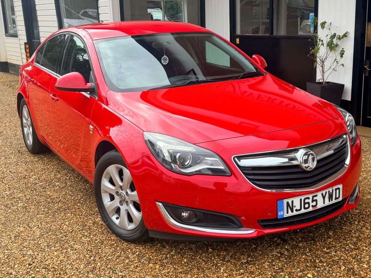 A 2015 VAUXHALL INSIGNIA 1.6 CDTi SRi Nav Hatchback 5dr Diesel Manual Euro 6 (s/s) (136 ps) A 2015 VAUXHALL INSIGNIA 1.6 CDTi SRi Nav Hatchback 5dr Diesel Manual Euro 6 (s/s) (136 ps)