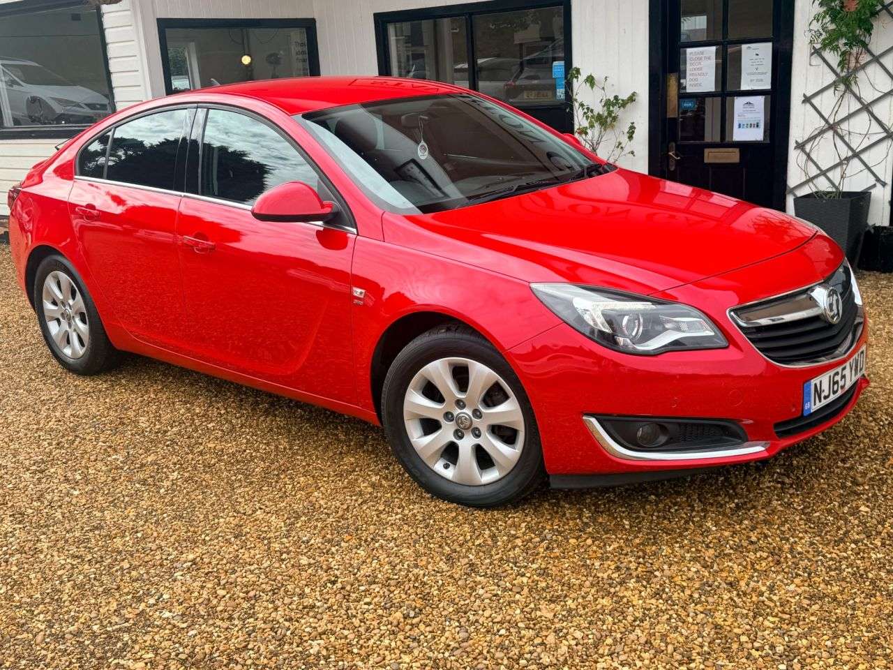 A 2015 VAUXHALL INSIGNIA 1.6 CDTi SRi Nav Hatchback 5dr Diesel Manual Euro 6 (s/s) (136 ps) A 2015 VAUXHALL INSIGNIA 1.6 CDTi SRi Nav Hatchback 5dr Diesel Manual Euro 6 (s/s) (136 ps)