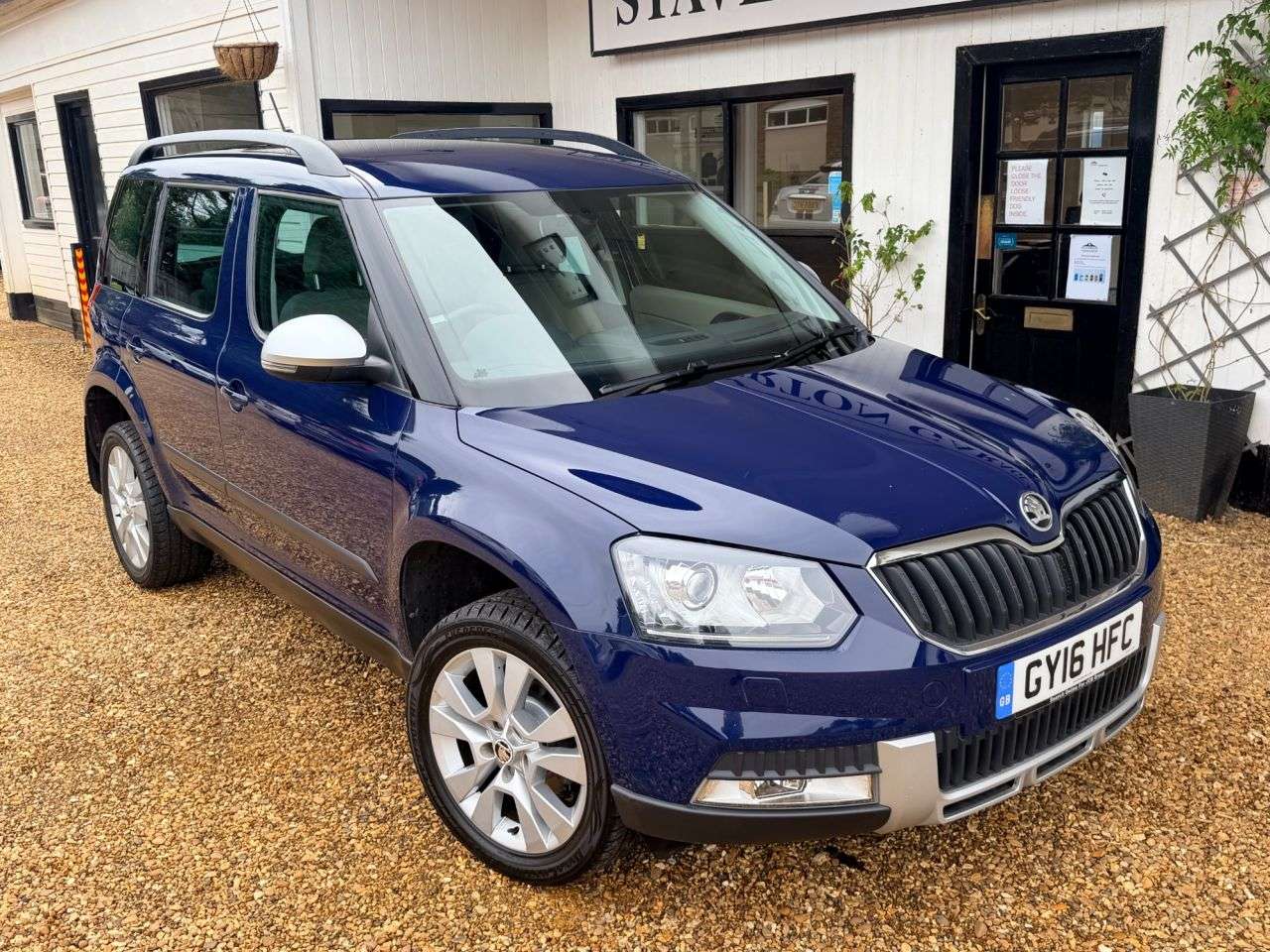 A 2016 SKODA YETI 1.2 TSI SE L Outdoor 5dr Petrol DSG Euro 6 (s/s) (110 ps) A 2016 SKODA YETI 1.2 TSI SE L Outdoor 5dr Petrol DSG Euro 6 (s/s) (110 ps)