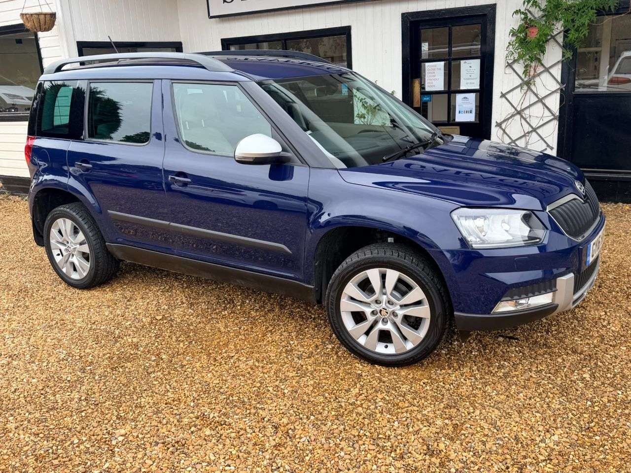 A 2016 SKODA YETI 1.2 TSI SE L Outdoor 5dr Petrol DSG Euro 6 (s/s) (110 ps) A 2016 SKODA YETI 1.2 TSI SE L Outdoor 5dr Petrol DSG Euro 6 (s/s) (110 ps)