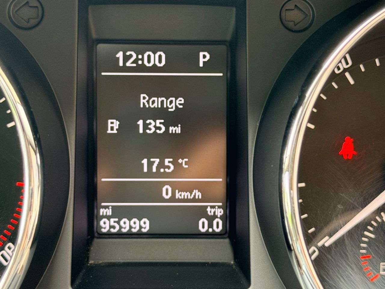 A 2016 SKODA YETI 1.2 TSI SE L Outdoor 5dr Petrol DSG Euro 6 (s/s) (110 ps) A 2016 SKODA YETI 1.2 TSI SE L Outdoor 5dr Petrol DSG Euro 6 (s/s) (110 ps)