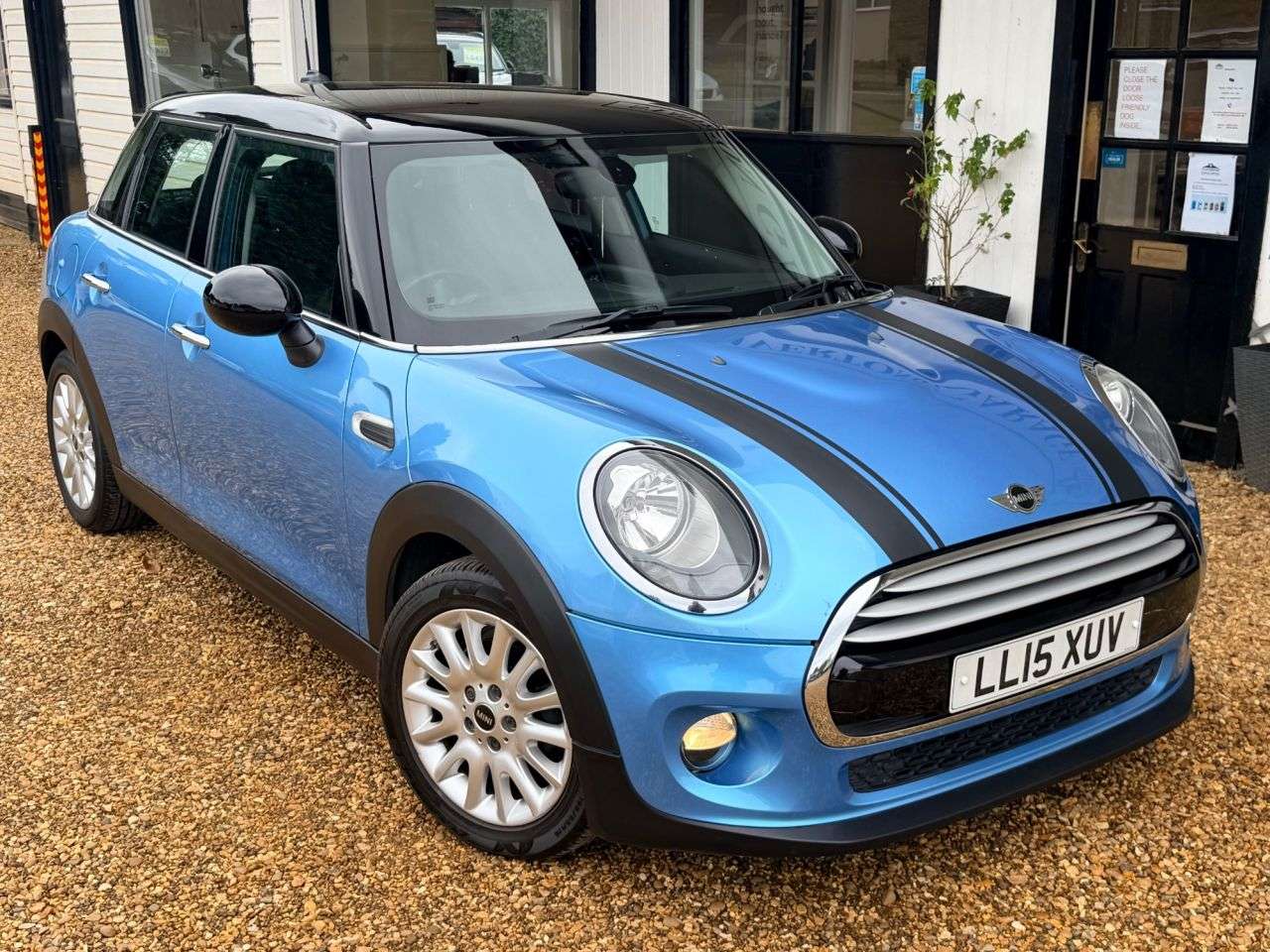 A 2015 MINI HATCH 1.5 Cooper Hatchback 5dr Petrol Manual Euro 6 (s/s) (136 ps) A 2015 MINI HATCH 1.5 Cooper Hatchback 5dr Petrol Manual Euro 6 (s/s) (136 ps)