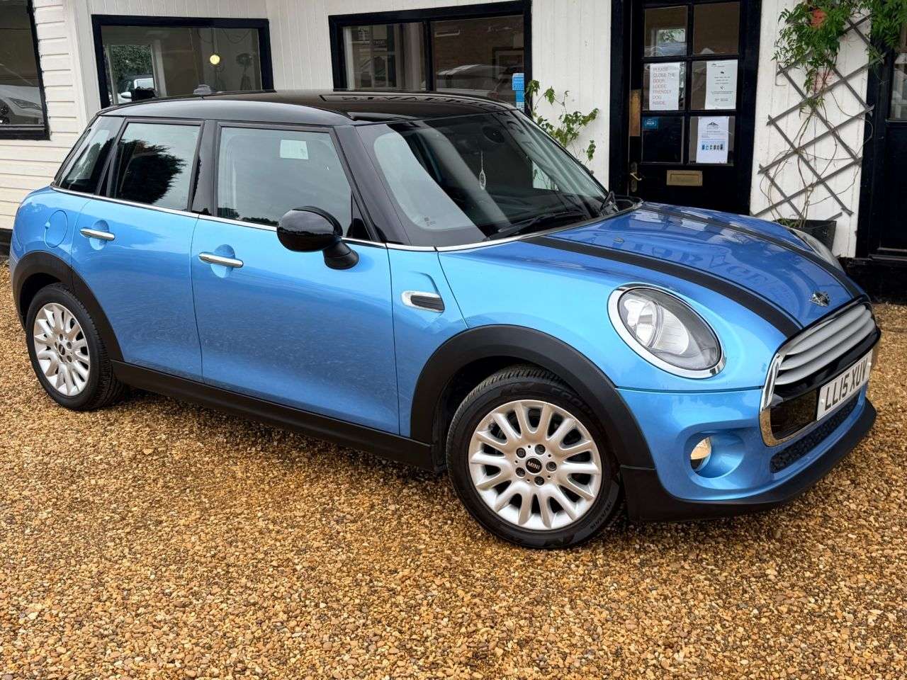 A 2015 MINI HATCH 1.5 Cooper Hatchback 5dr Petrol Manual Euro 6 (s/s) (136 ps) A 2015 MINI HATCH 1.5 Cooper Hatchback 5dr Petrol Manual Euro 6 (s/s) (136 ps)