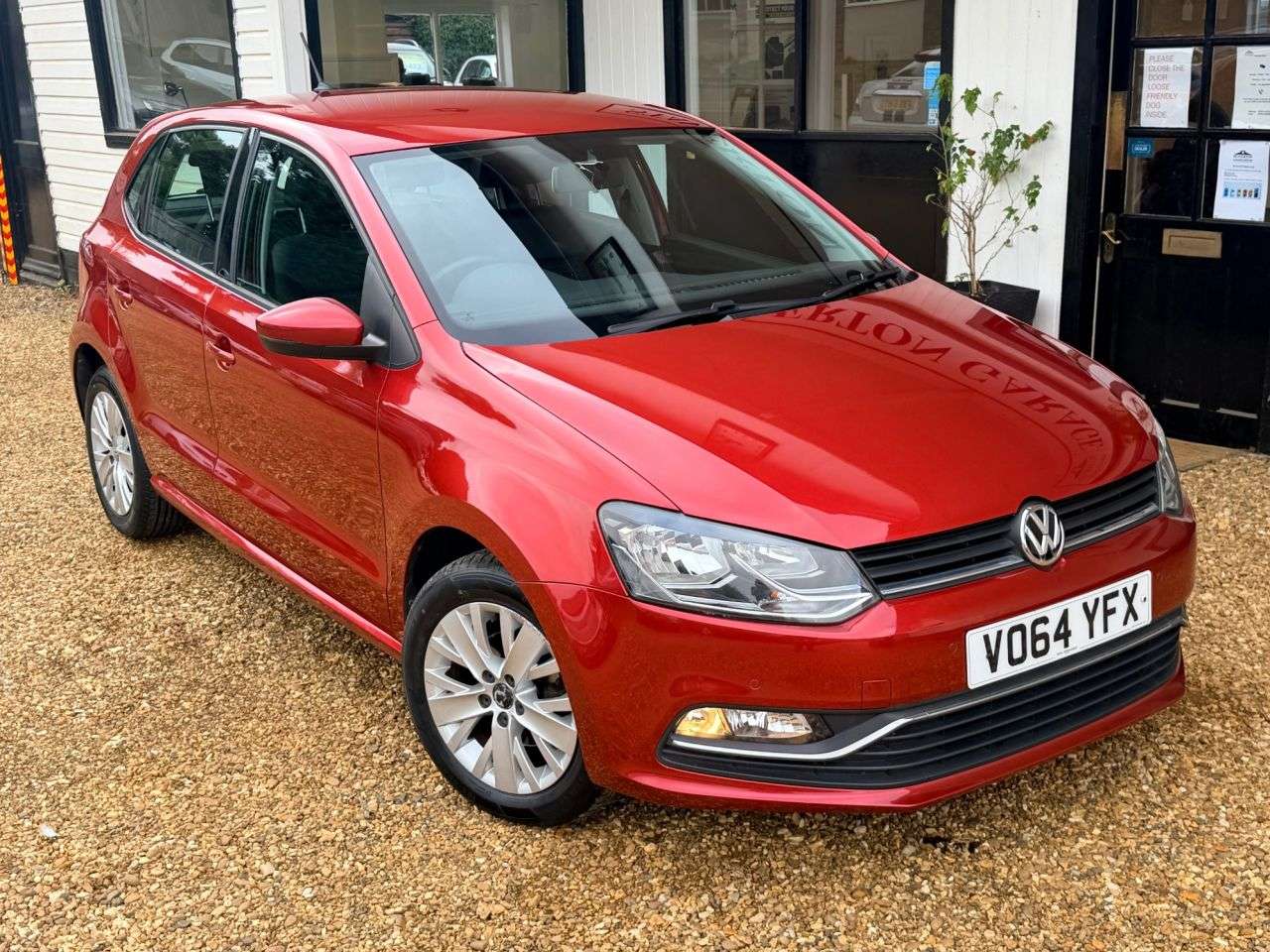A 2014 VOLKSWAGEN POLO 1.2 TSI BlueMotion Tech SE Hatchback 5dr Petrol Manual Euro 6 (s/s) (90 ps) A 2014 VOLKSWAGEN POLO 1.2 TSI BlueMotion Tech SE Hatchback 5dr Petrol Manual Euro 6 (s/s) (90 ps)