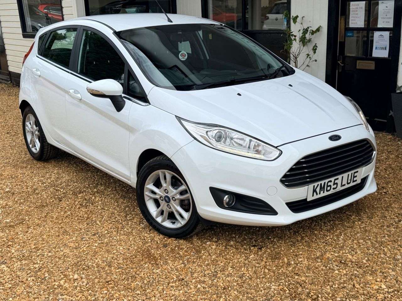 A 2015 FORD FIESTA 1.0T EcoBoost Zetec Hatchback 5dr Petrol Manual Euro 6 (s/s) (100 ps) A 2015 FORD FIESTA 1.0T EcoBoost Zetec Hatchback 5dr Petrol Manual Euro 6 (s/s) (100 ps)