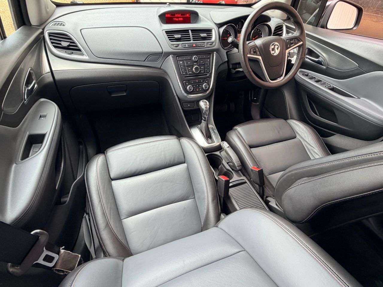 A 2015 VAUXHALL MOKKA 1.7 CDTi SE SUV 5dr Diesel Auto 2WD Euro 5 (130 ps) A 2015 VAUXHALL MOKKA 1.7 CDTi SE SUV 5dr Diesel Auto 2WD Euro 5 (130 ps)
