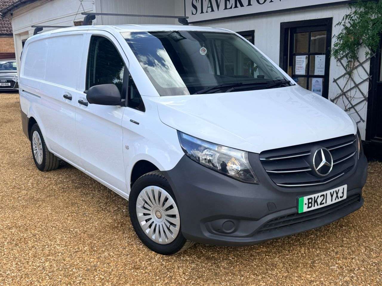 A 2021 MERCEDES-BENZ EVITO 114 e 41kWh Pure Panel Van 5dr Electric Auto FWD L2 (LWB) (115 ps) A 2021 MERCEDES-BENZ EVITO 114 e 41kWh Pure Panel Van 5dr Electric Auto FWD L2 (LWB) (115 ps)