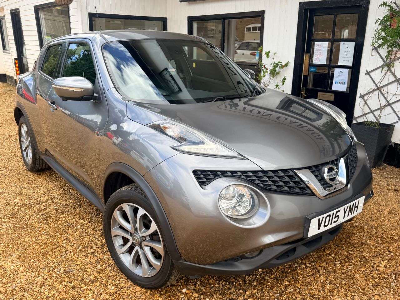 A 2015 NISSAN JUKE 1.5 dCi 8v Tekna SUV 5dr Diesel Manual Euro 5 (s/s) (110 ps) A 2015 NISSAN JUKE 1.5 dCi 8v Tekna SUV 5dr Diesel Manual Euro 5 (s/s) (110 ps)