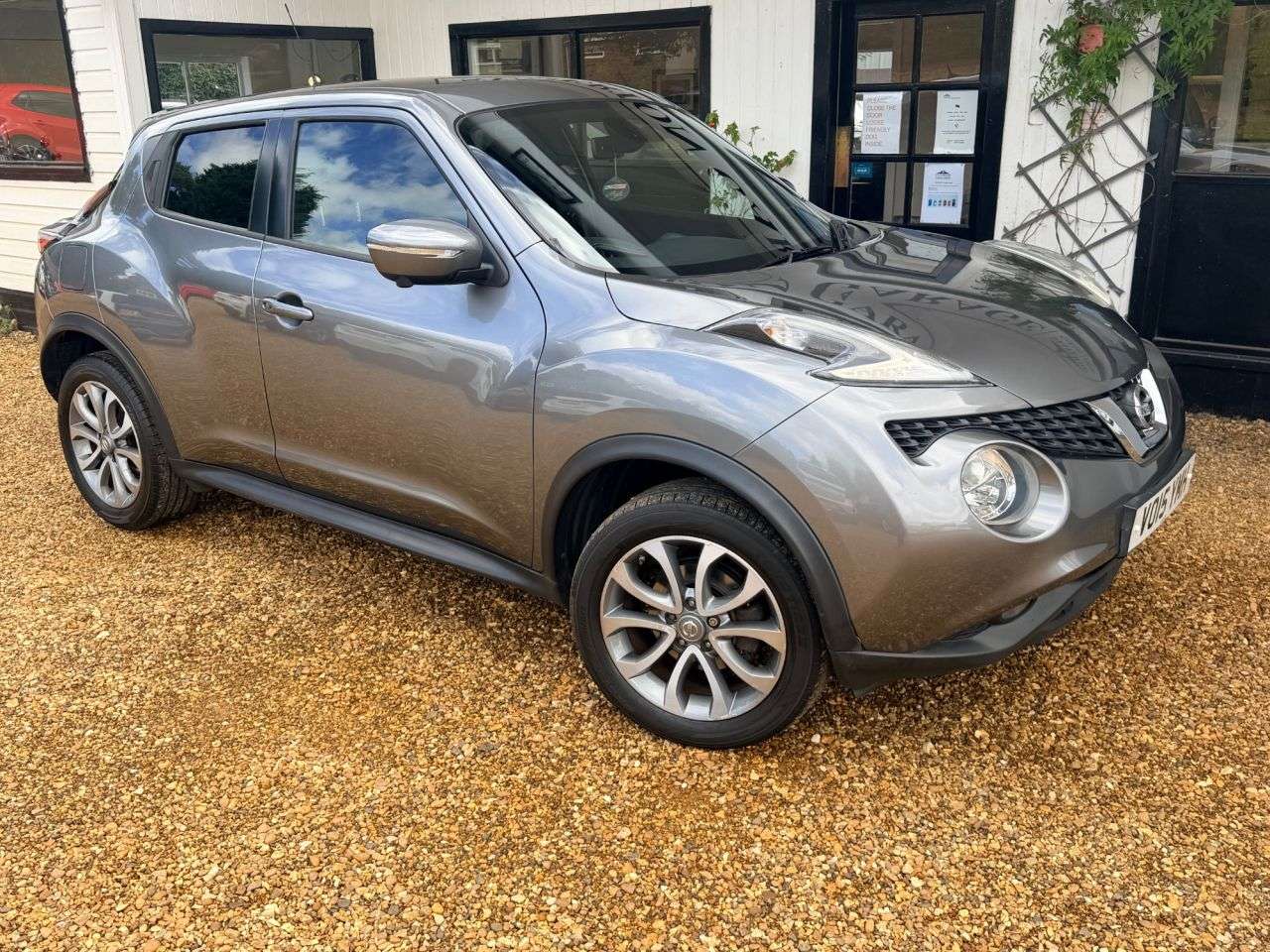 A 2015 NISSAN JUKE 1.5 dCi 8v Tekna SUV 5dr Diesel Manual Euro 5 (s/s) (110 ps) A 2015 NISSAN JUKE 1.5 dCi 8v Tekna SUV 5dr Diesel Manual Euro 5 (s/s) (110 ps)