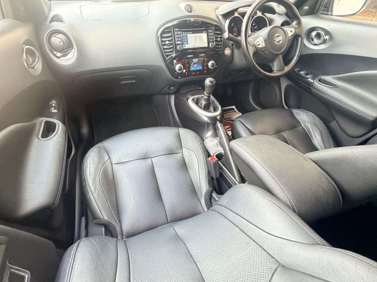 A 2015 NISSAN JUKE 1.5 dCi 8v Tekna SUV 5dr Diesel Manual Euro 5 (s/s) (110 ps) A 2015 NISSAN JUKE 1.5 dCi 8v Tekna SUV 5dr Diesel Manual Euro 5 (s/s) (110 ps)
