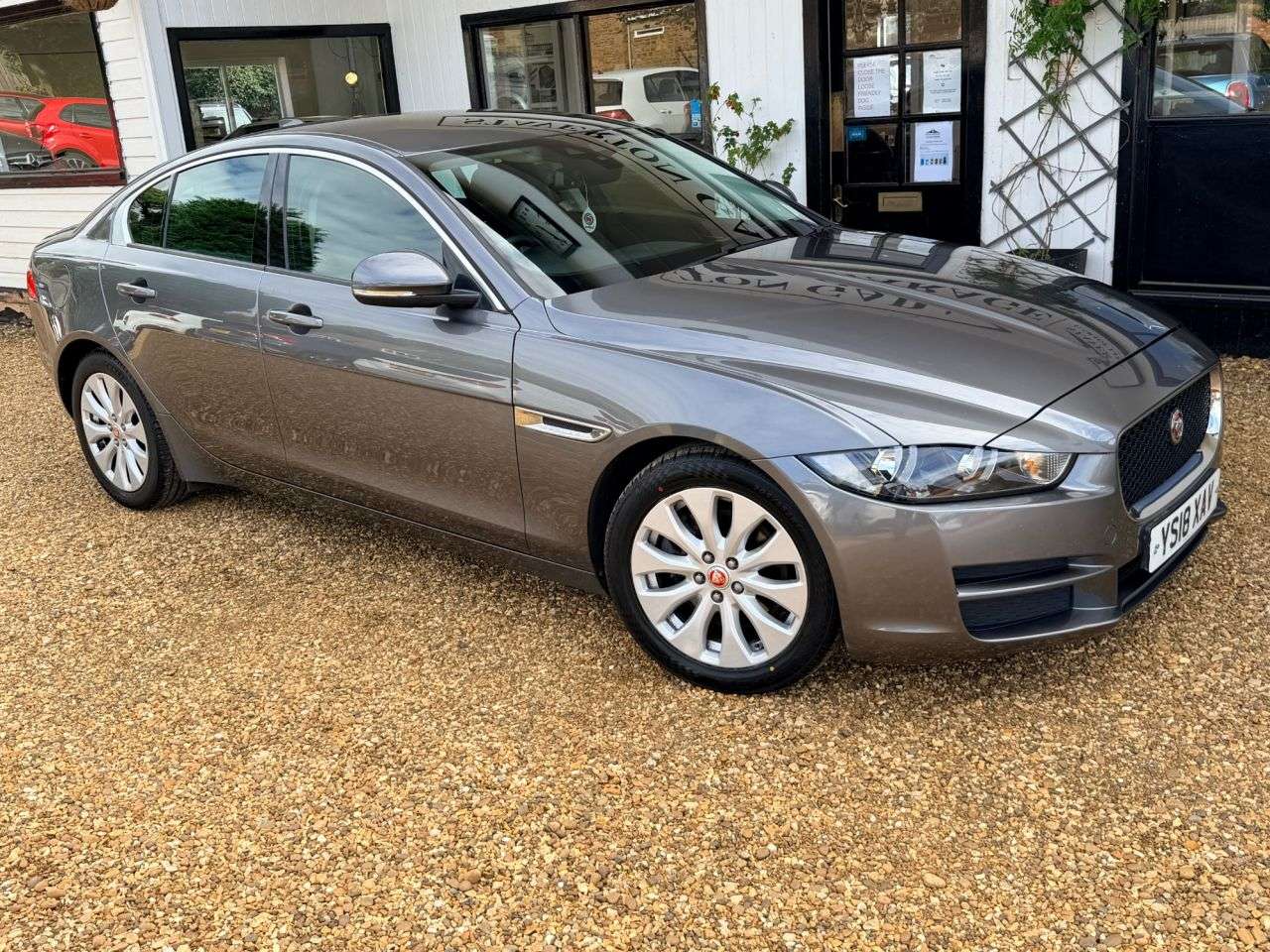 A 2018 JAGUAR XE 2.0d SE Saloon 4dr Diesel Auto Euro 6 (s/s) (163 ps) A 2018 JAGUAR XE 2.0d SE Saloon 4dr Diesel Auto Euro 6 (s/s) (163 ps)