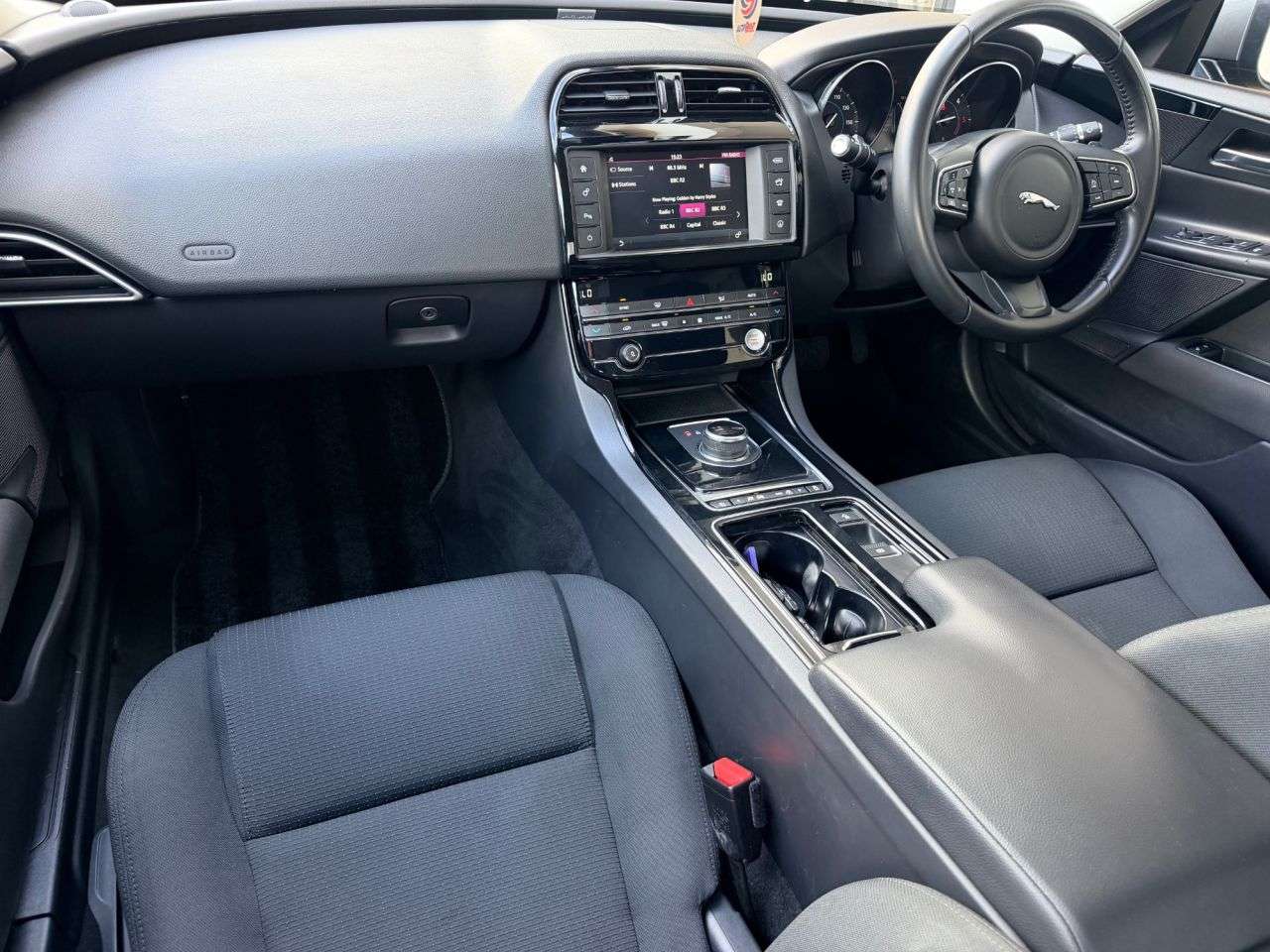 A 2018 JAGUAR XE 2.0d SE Saloon 4dr Diesel Auto Euro 6 (s/s) (163 ps) A 2018 JAGUAR XE 2.0d SE Saloon 4dr Diesel Auto Euro 6 (s/s) (163 ps)