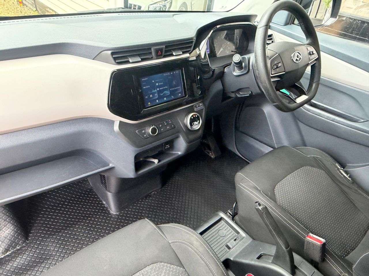 A 2023 MAXUS EDELIVER 3 50.23kWh Panel Van 5dr Electric Auto FWD L1 (122 ps) A 2023 MAXUS EDELIVER 3 50.23kWh Panel Van 5dr Electric Auto FWD L1 (122 ps)