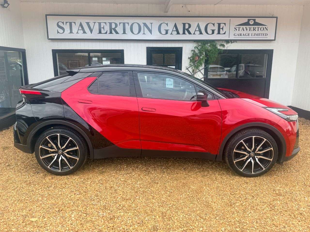 2024 TOYOTA C-HR 2024 TOYOTA C-HR