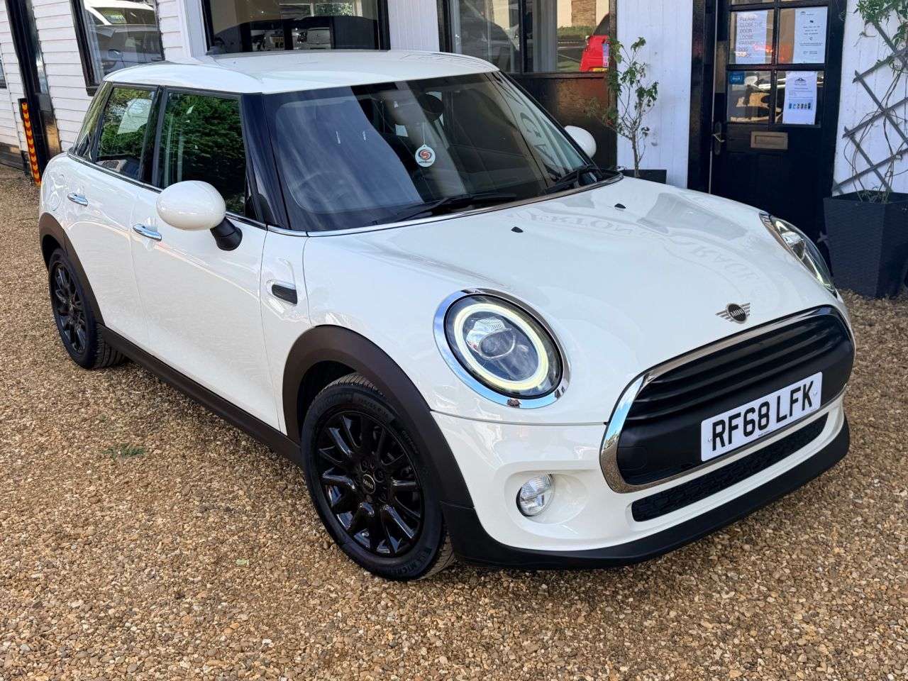 A 2019 MINI HATCH 1.5 One Classic Hatchback 5dr Petrol Manual Euro 6 (s/s) (102 ps) A 2019 MINI HATCH 1.5 One Classic Hatchback 5dr Petrol Manual Euro 6 (s/s) (102 ps)