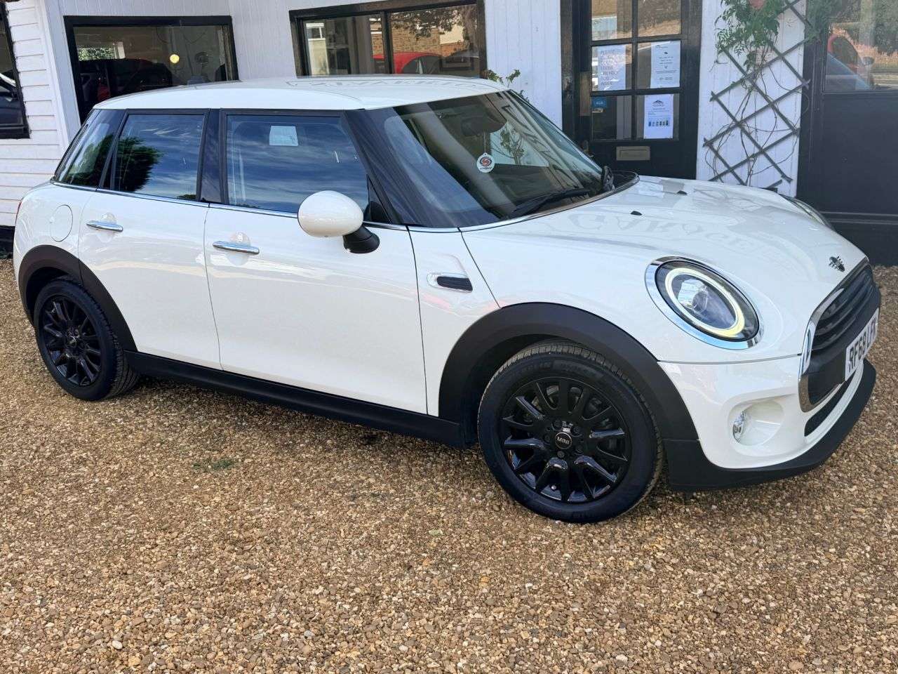 A 2019 MINI HATCH 1.5 One Classic Hatchback 5dr Petrol Manual Euro 6 (s/s) (102 ps) A 2019 MINI HATCH 1.5 One Classic Hatchback 5dr Petrol Manual Euro 6 (s/s) (102 ps)