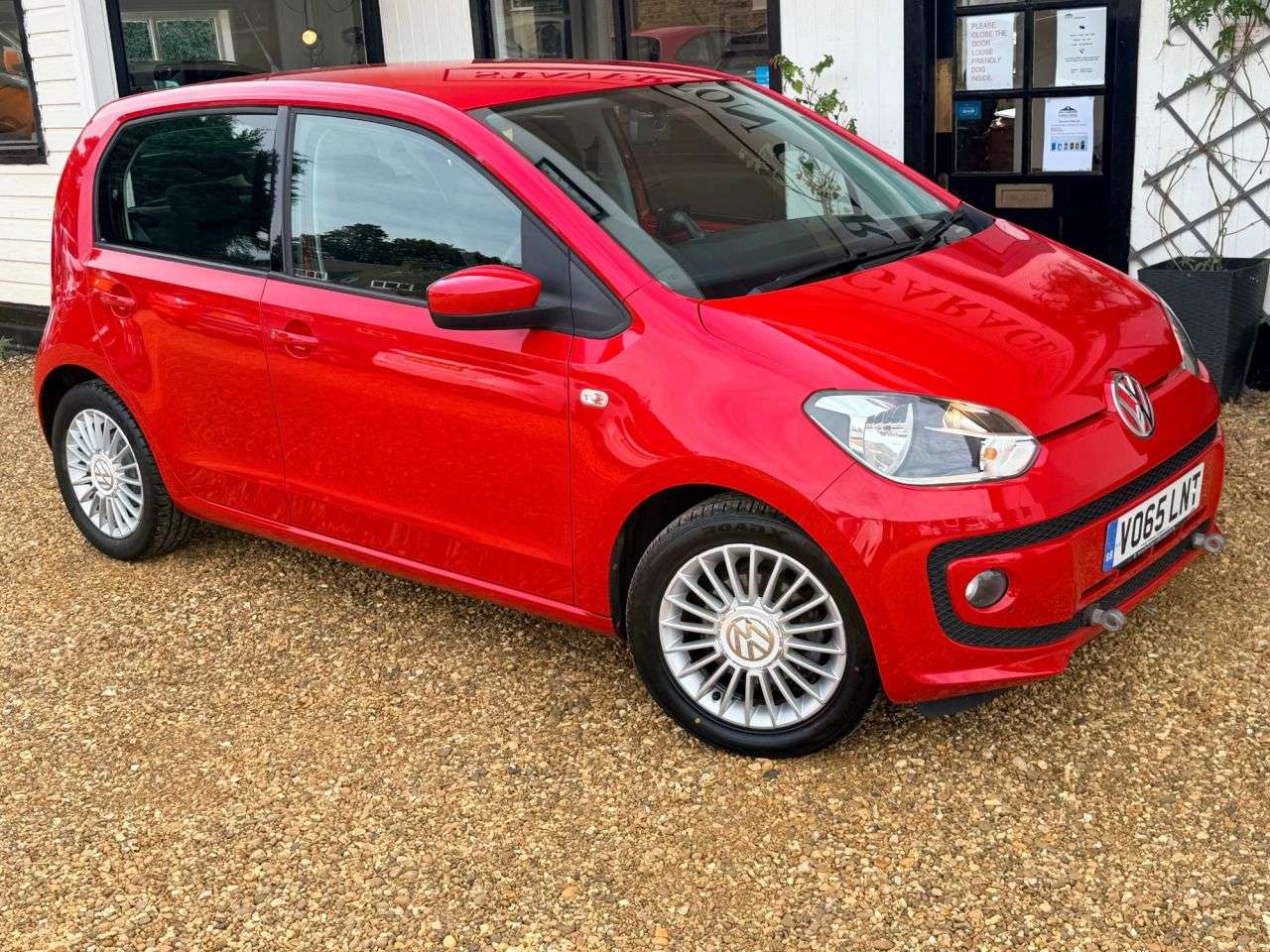 A 2015 VOLKSWAGEN UP! 1.0 BlueMotion Tech High up! Hatchback 5dr Petrol Manual Euro 6 (s/s) (75 p A 2015 VOLKSWAGEN UP! 1.0 BlueMotion Tech High up! Hatchback 5dr Petrol Manual Euro 6 (s/s) (75 p