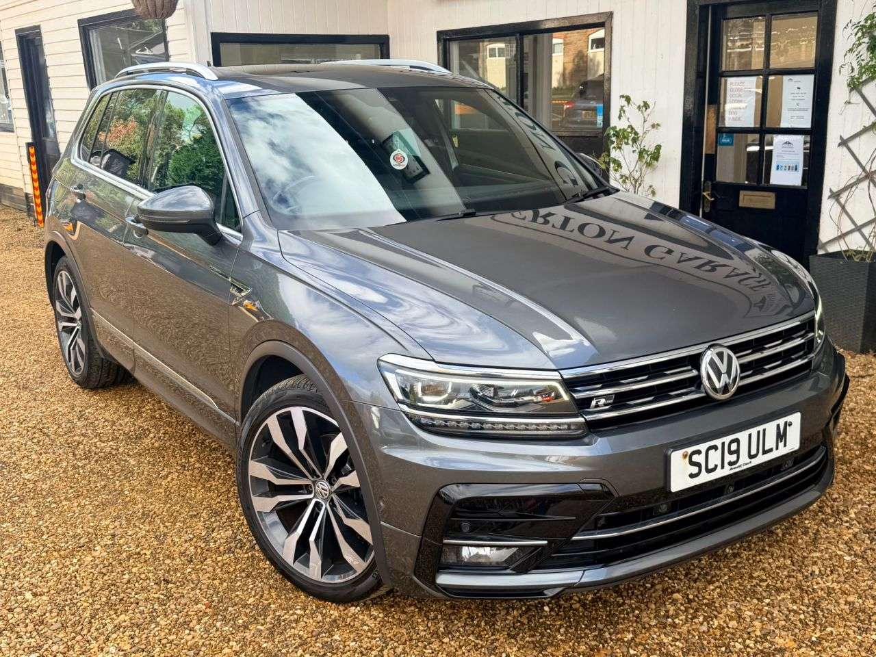 A 2019 VOLKSWAGEN TIGUAN 2.0 TDI R-Line Tech SUV 5dr Diesel DSG Euro 6 (s/s) (150 ps) A 2019 VOLKSWAGEN TIGUAN 2.0 TDI R-Line Tech SUV 5dr Diesel DSG Euro 6 (s/s) (150 ps)